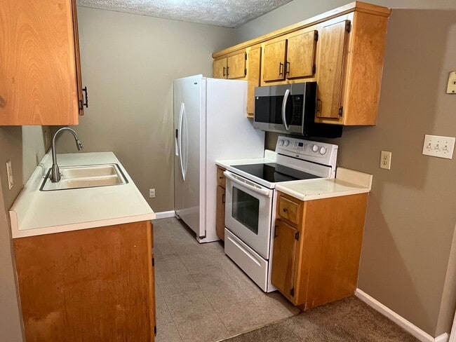 Building Photo - Charming 2 Bed 2 Bath Raeford Home