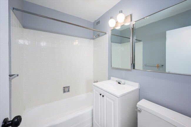 Building Photo - 1460 N Sandburg Terrace