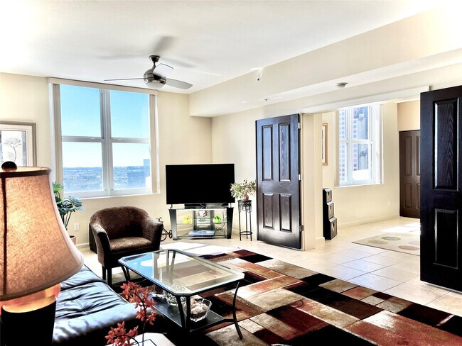 Building Photo - 511 SE 5 Ave