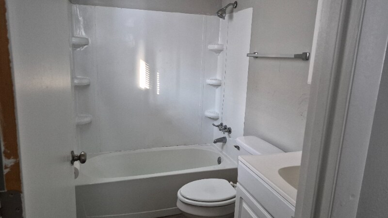 Building Photo - 262 E Nottingham Rd