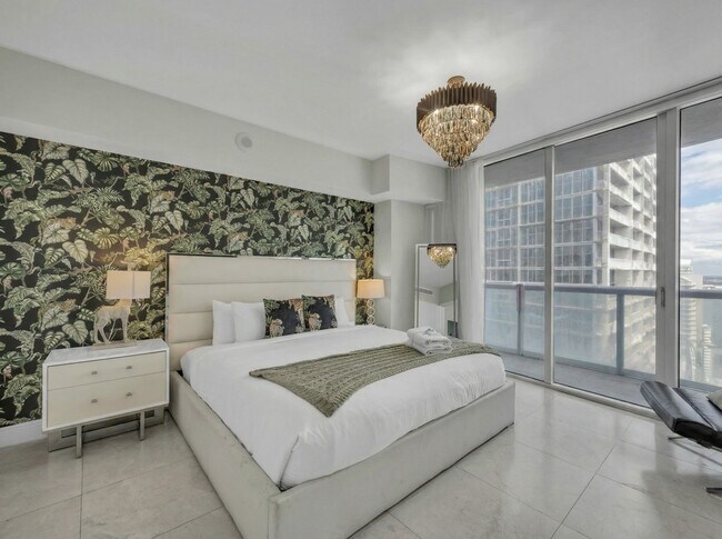 Building Photo - 485 Brickell Ave
