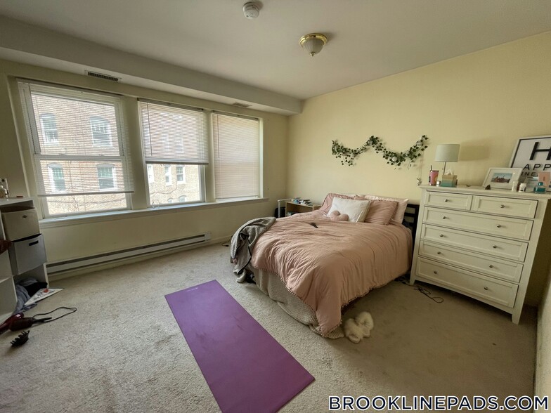 Building Photo - 1406 Beacon St