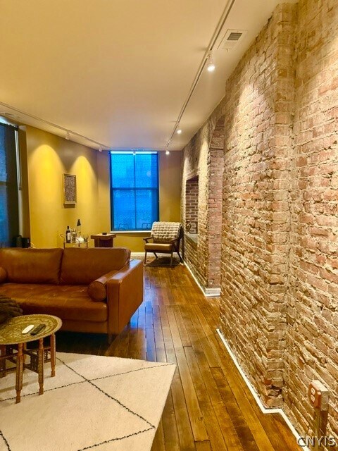 Building Photo - 309 S Franklin St
