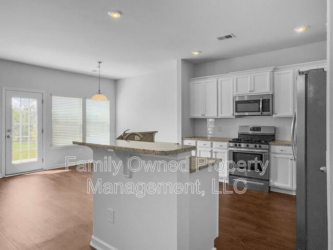 Building Photo - 209 Firewheel Ct