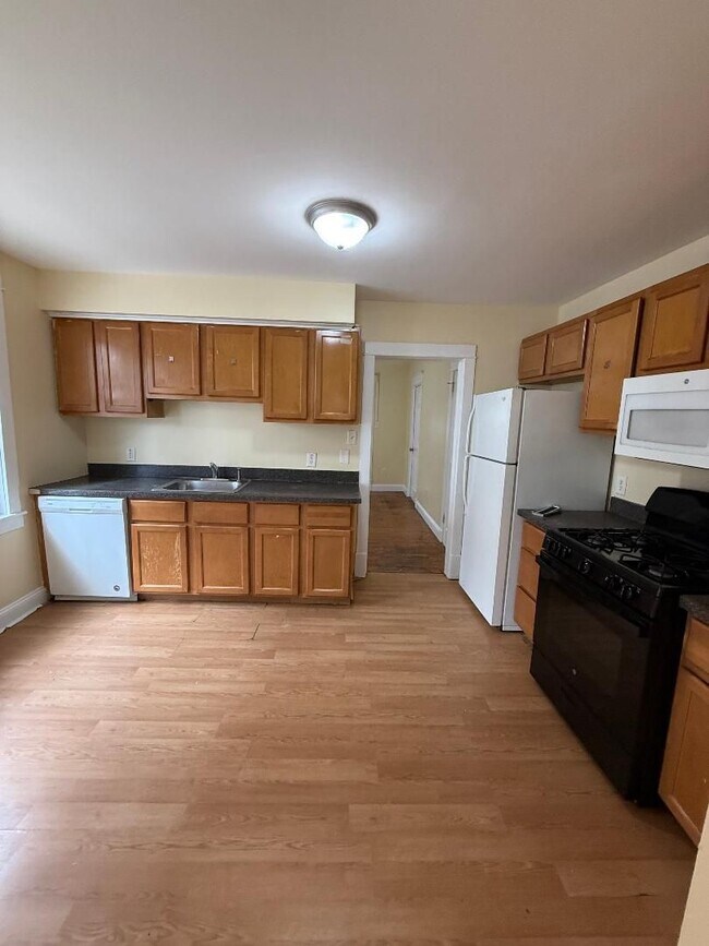 Building Photo - 223 W 23rd St