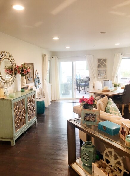 Building Photo - 400 Lake St