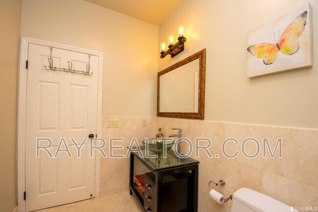 Building Photo - 1445 Lombard St