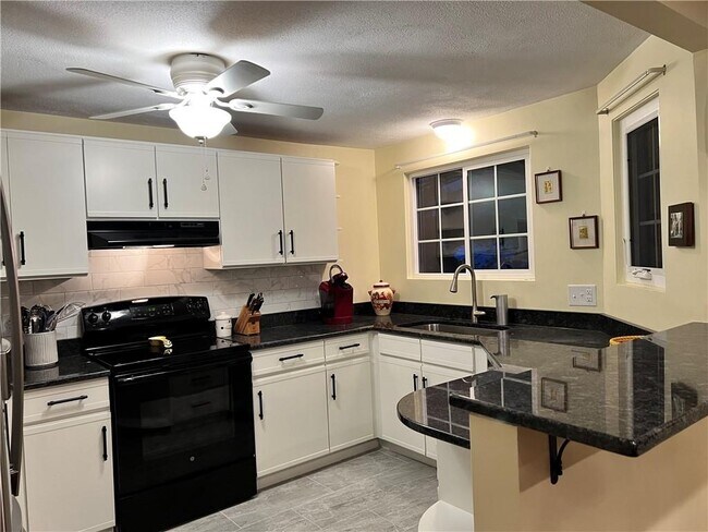 Building Photo - 29 Swan Ct