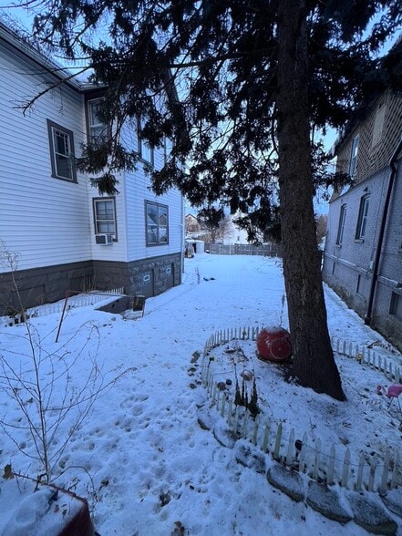 Building Photo - 2636 N Richards St