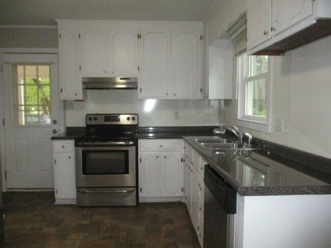 Building Photo - 6430 Waldos Beach Road~Fayetteville NC 28306