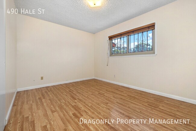 Building Photo - 490 Hale St