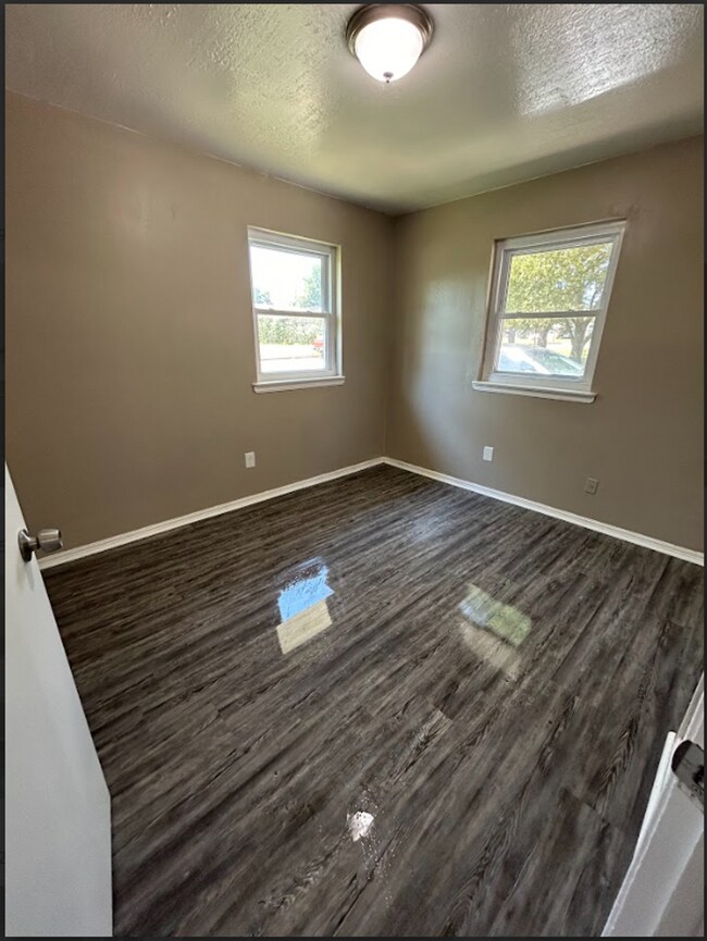 Building Photo - 3101 Del Rancho Rd