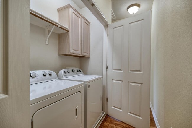 Building Photo - 8518 Cahill Dr