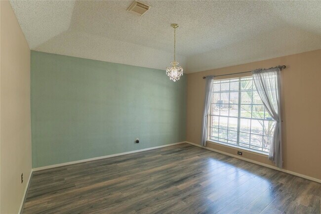 Building Photo - Spring Forest Drive, Pearland, TX 77584 - 3 BR 2 BA single-family home