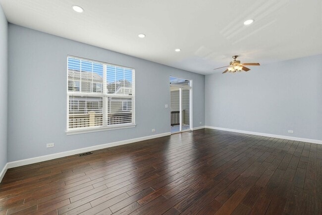 Building Photo - 218 Goldenrod Dr