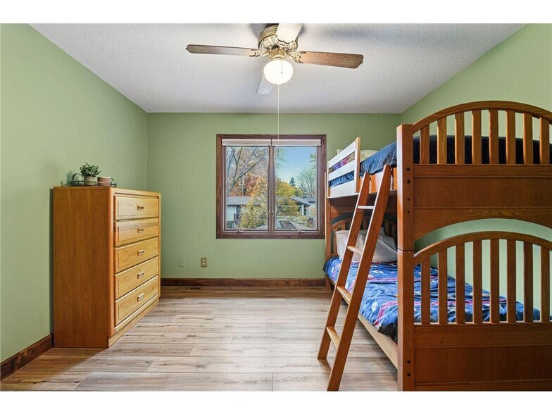 (Walls have been repainted neutral color) - 9933 Balmoral Ln