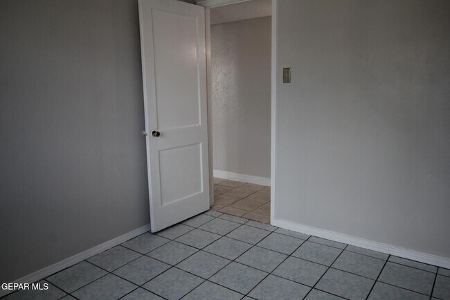 Building Photo - 906 Geronimo Dr