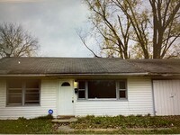 Building Photo - Clean 3BD/1BA