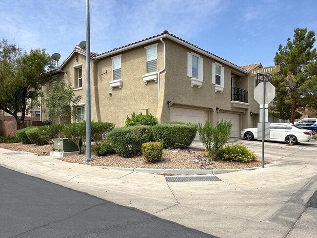 Primary Photo - 1323 Grass Creek Ave