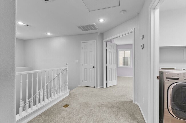 Building Photo - SE!! Pebble and Pollock!! Crystal Springs!...