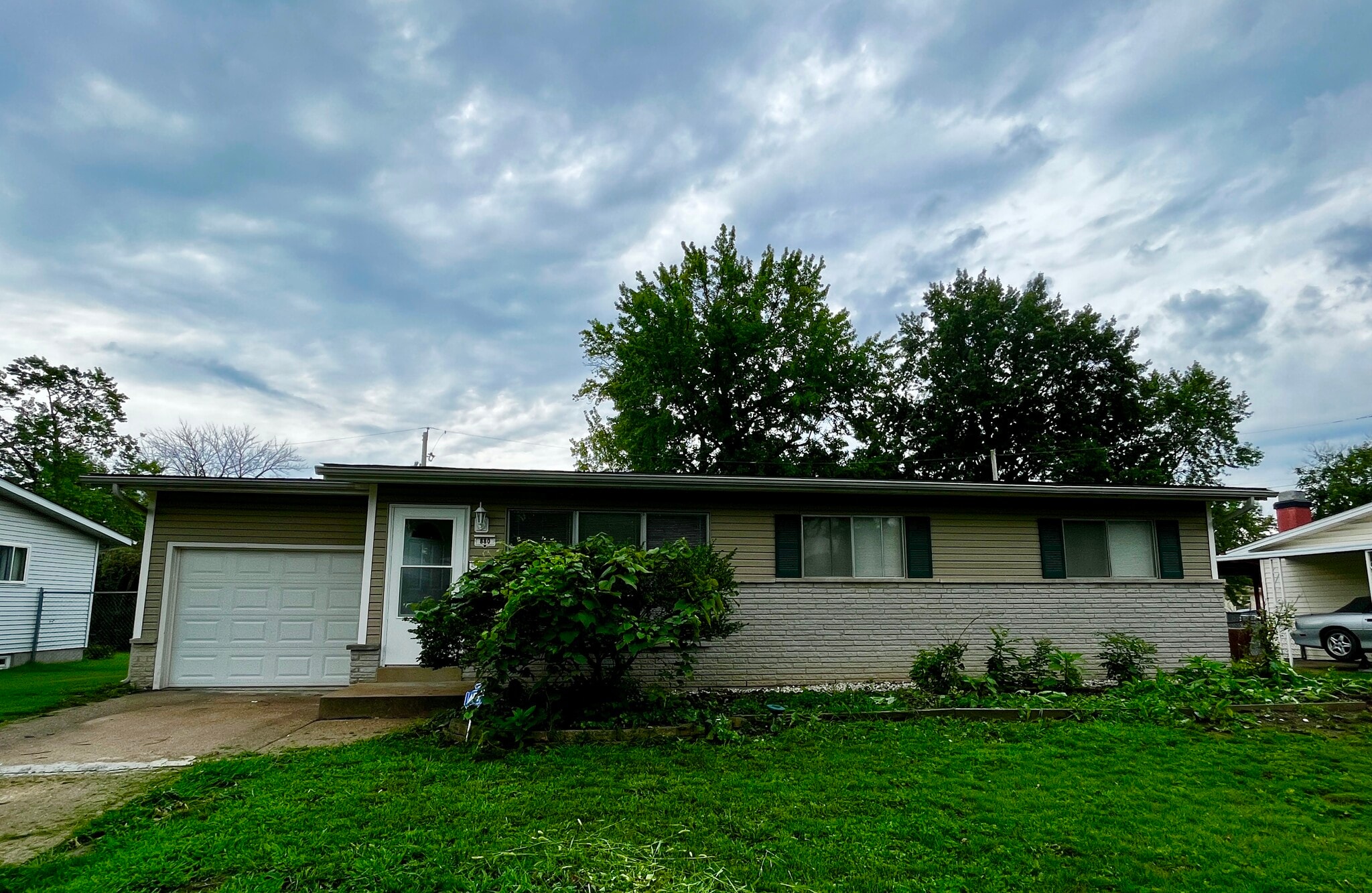 Building Photo - 880 Gladiola Dr