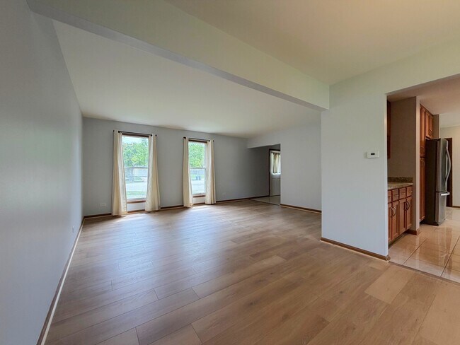 Building Photo - 1724 Hall Pl