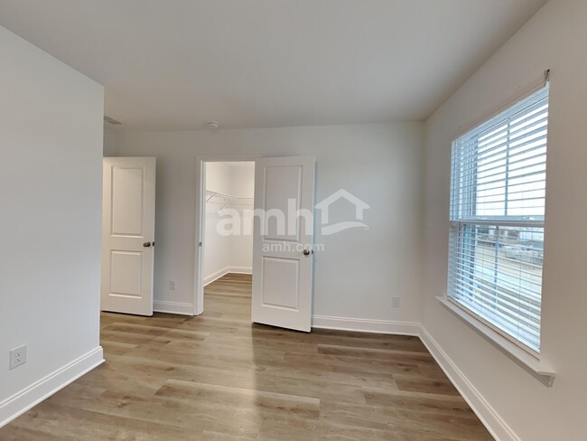 Building Photo - 213 Argea Dr