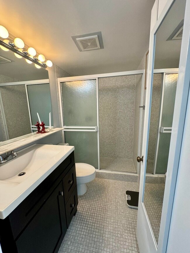 Building Photo - 5600 N Flagler Dr