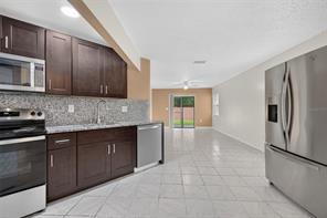 Building Photo - 658 Royalty Ct