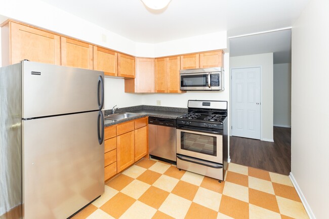 Stainless Appliances - 1644 W. Sherwin