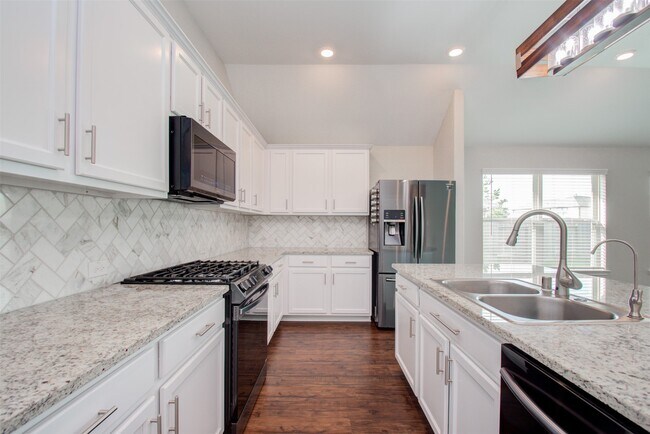 Building Photo - 9547 Summer River Dr