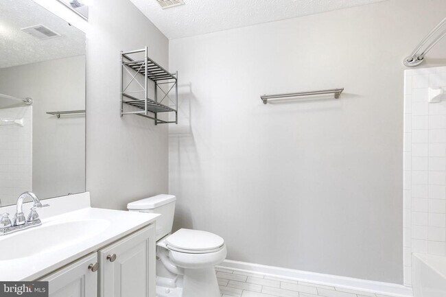 Building Photo - 3021 Hunting Ridge Dr