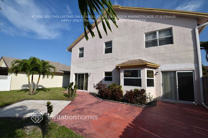 Building Photo - 9760 SW 9th Ct