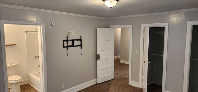 Building Photo - 4 Bedroom; 2 Bath home with Central Heatin...