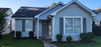 Building Photo - Inviting 3-Bedroom Valdosta Home with Fenc...