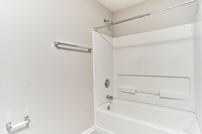 Building Photo - 3 BD + Loft in HSE Schools!