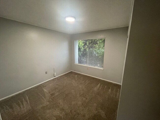 Building Photo - 43841 Nathan Dr