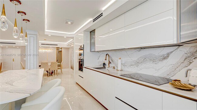 Building Photo - 16711 Collins Ave