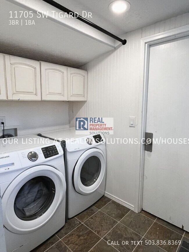 Building Photo - 11705 SW Tigard St