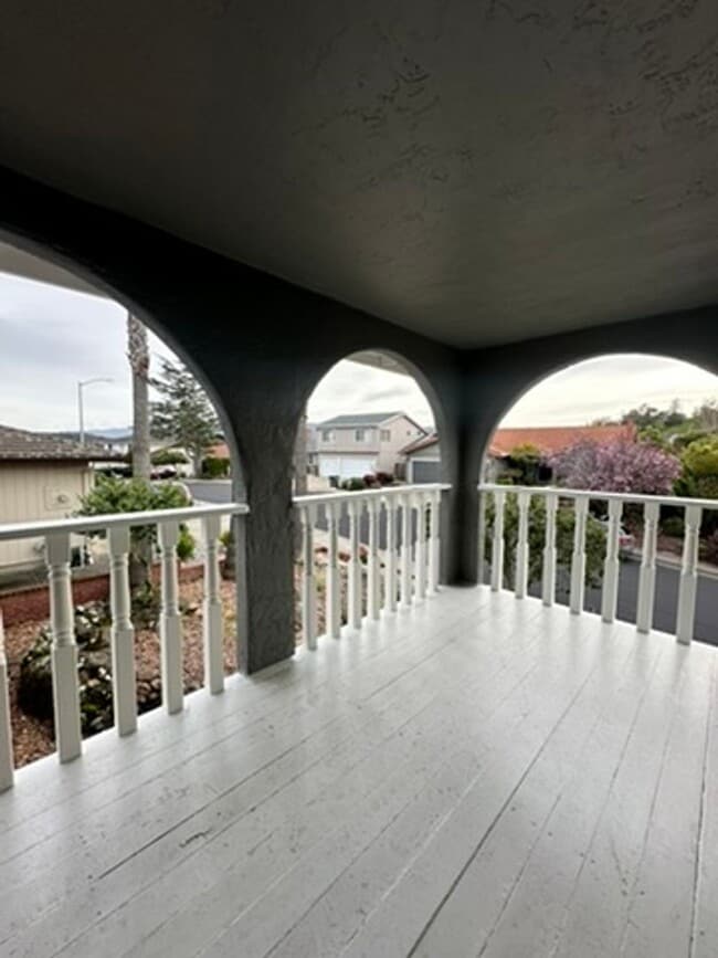 Building Photo - Exquisite Belmont Estate with Luxurious Am...