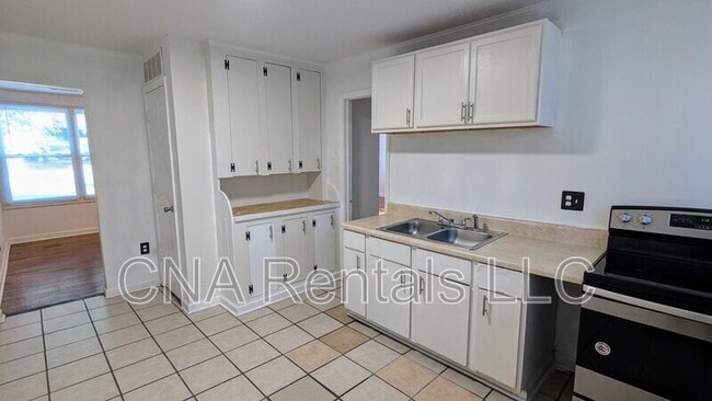 Building Photo - 370 Roosevelt Cir NE