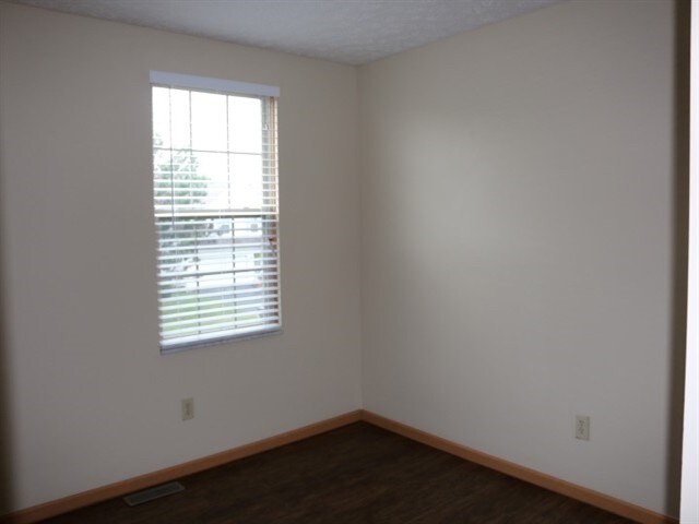 Building Photo - 6774 Laburnum Dr