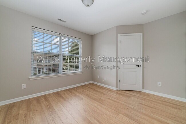 Building Photo - 825 Gentlewinds Ct