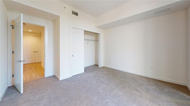 Building Photo - 920 N Osceola Ave