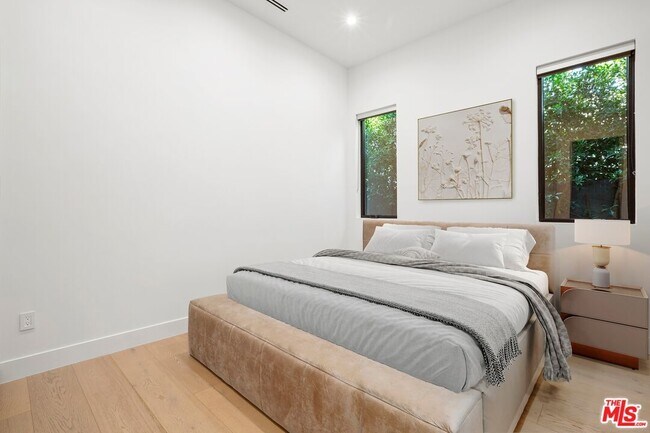 Building Photo - 4803 Lemona Ave