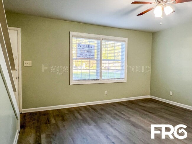 Building Photo - 111 W 15th St