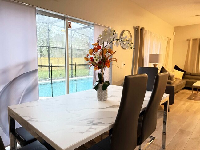 Building Photo - 4735 Vero Beach Pl