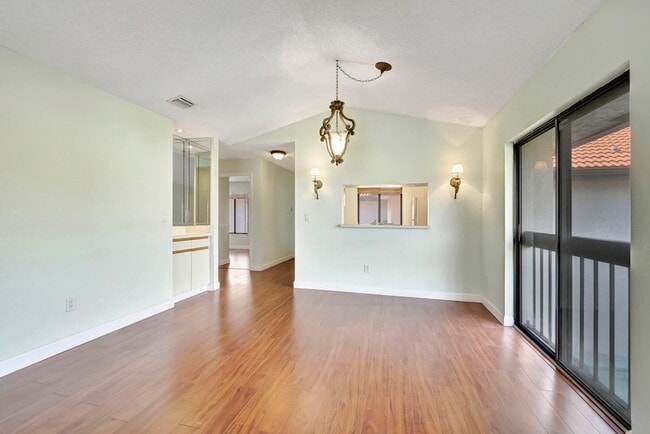 Building Photo - 351 Club Cir