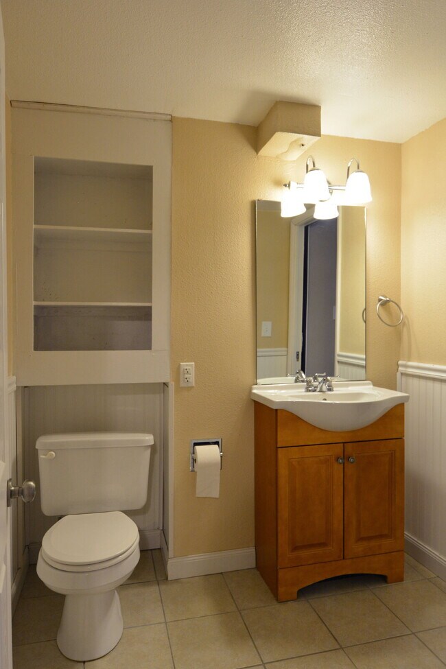 Building Photo - "Spacious 5-Bedroom 3 Bath in the Heart of...