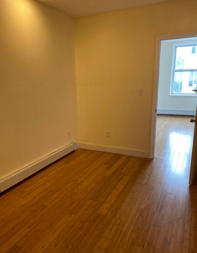 Building Photo - Gorgeous 1.5 bed with great location in East Boston available 8/1/2026